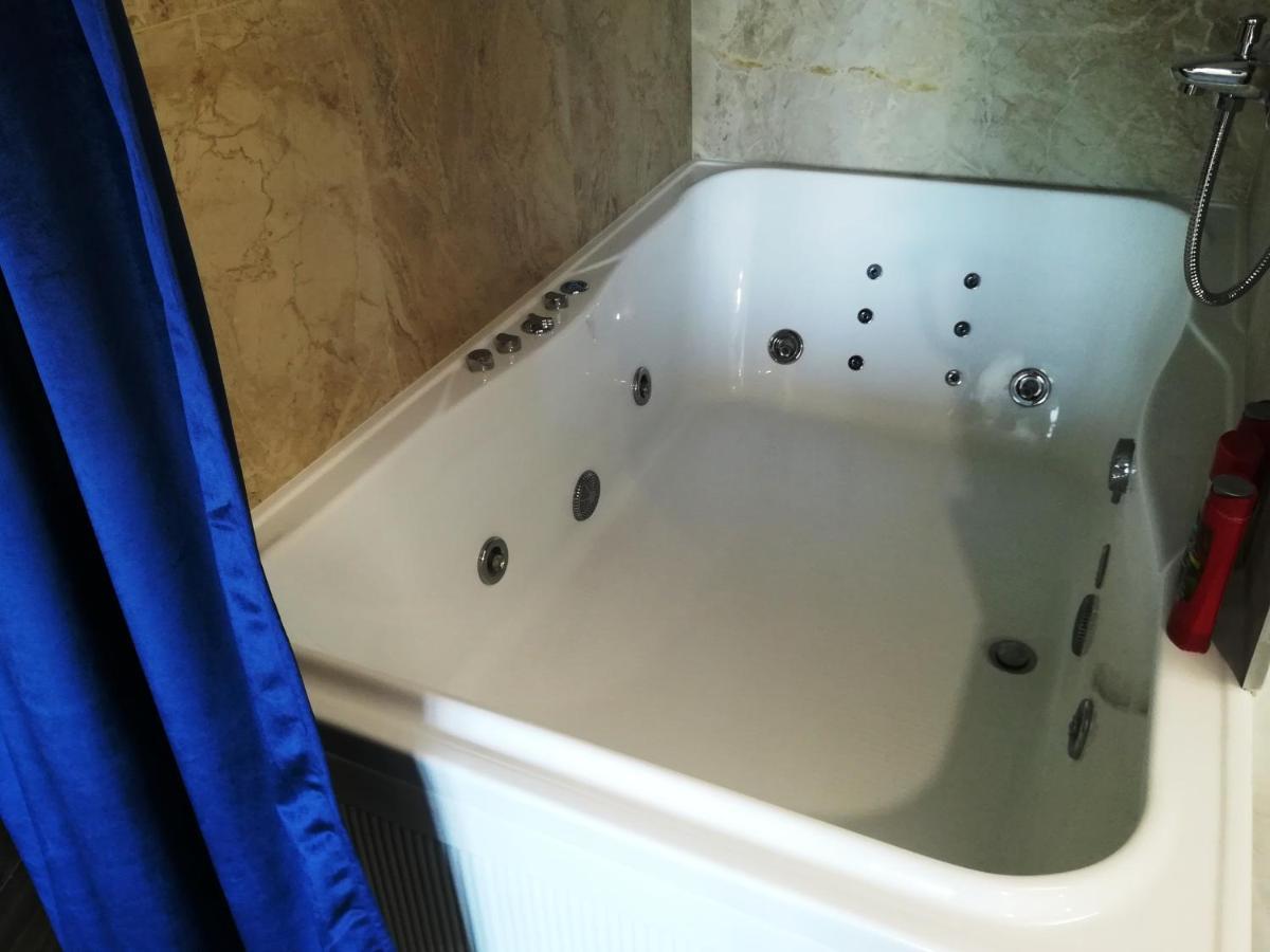 Jacuzzi New Loft Apartcomplex Kaskad, Минск - Центр Города Minsk Luaran gambar
